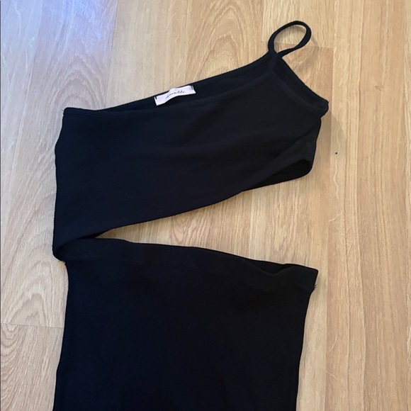 AMABLE one shoulder cut out dress large Fits like M. Like new ! - Picture 4 of 6